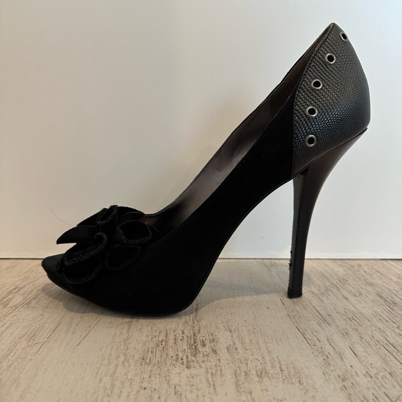 Guess by Marciano | Leather & Velvet | Flower | Heels | Size 8.5 - Picture 3 of 6